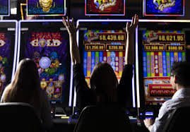 Myanmar Online Casino Slots iet789 ကာစီနို ဂိမ်းကစားနေသောပုံ